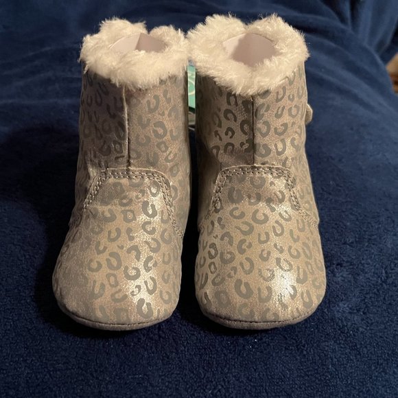Stride Rite infant girls faux fur lined booties, silver pattern, NWT - Picture 3 of 15